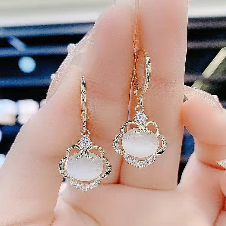 E13,925 Silver Needle Earrings D