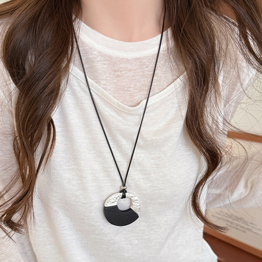 N1,Pendant necklace with long flowing chain