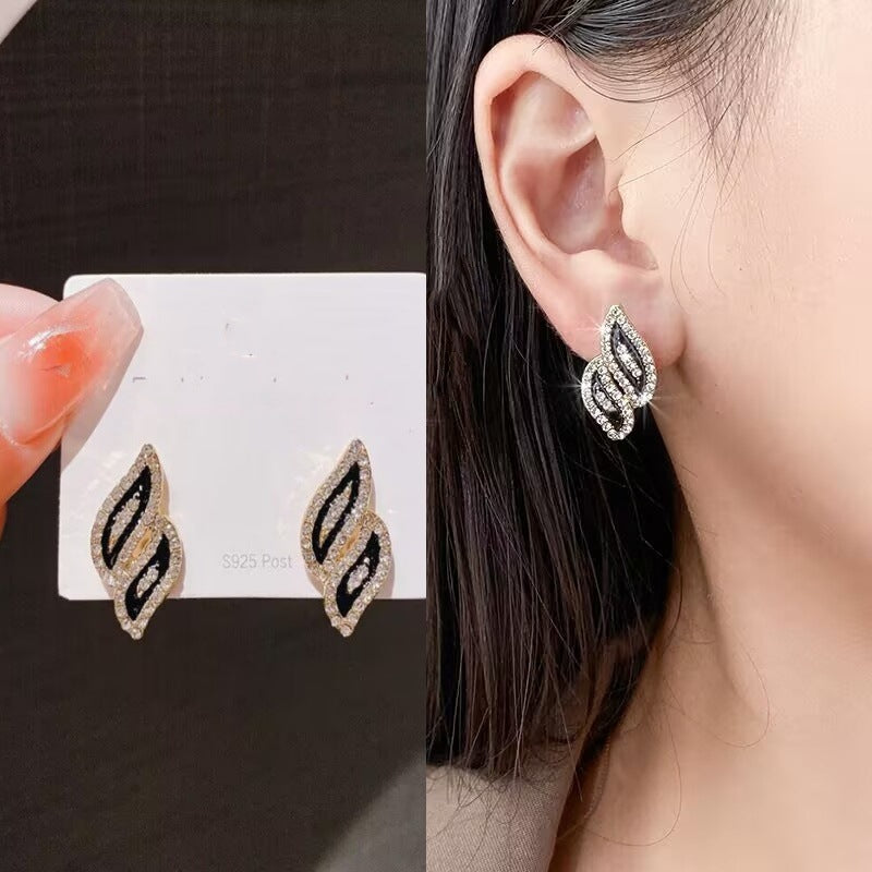 E12,925 Silver Needle Geometric Pearl Earrings G