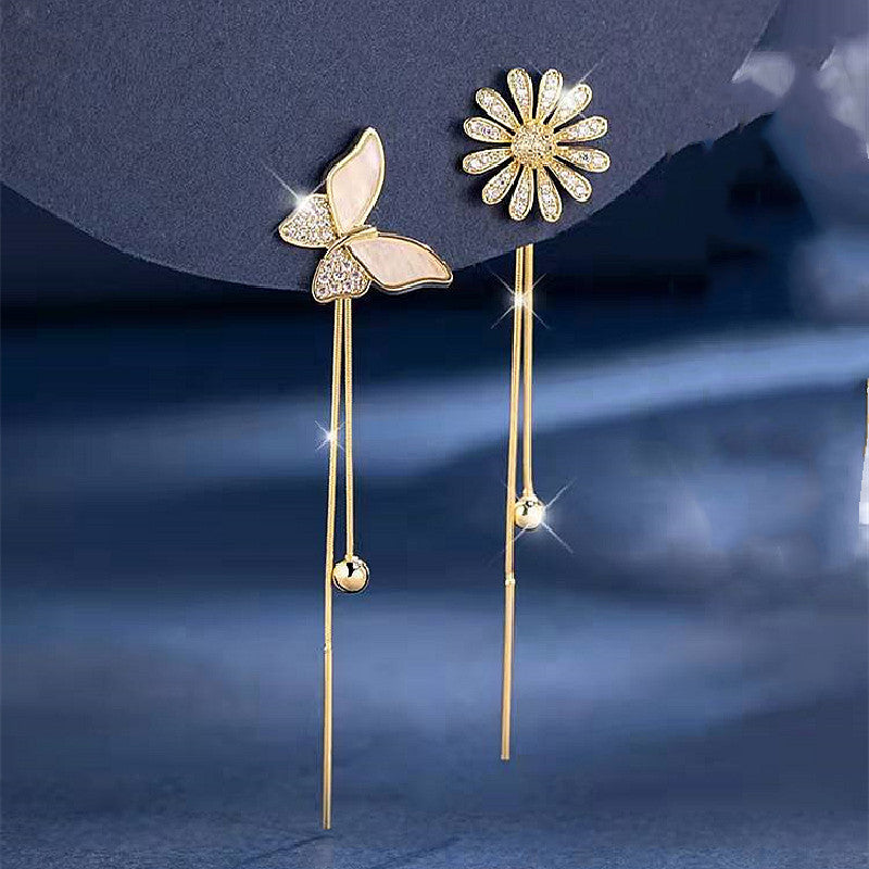 E15,925 Silver Needle Earrings  A
