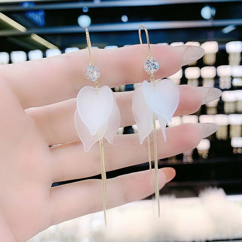 E15,925 Silver Needle Earrings  A