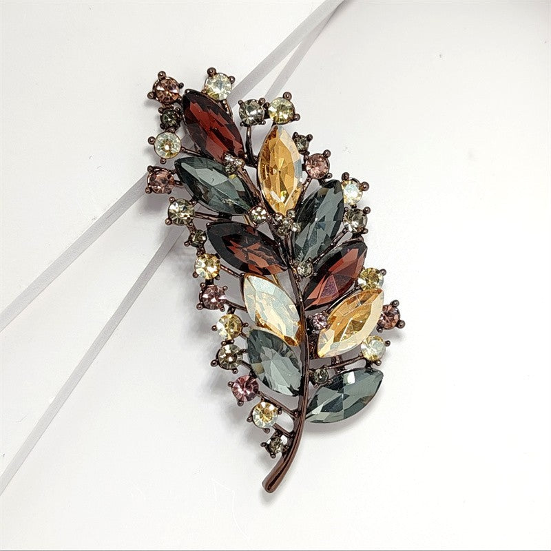 New Vintage Fashion Rhinestone Elegant Cheongsam Brooch High-End Exquisite Feather Pin