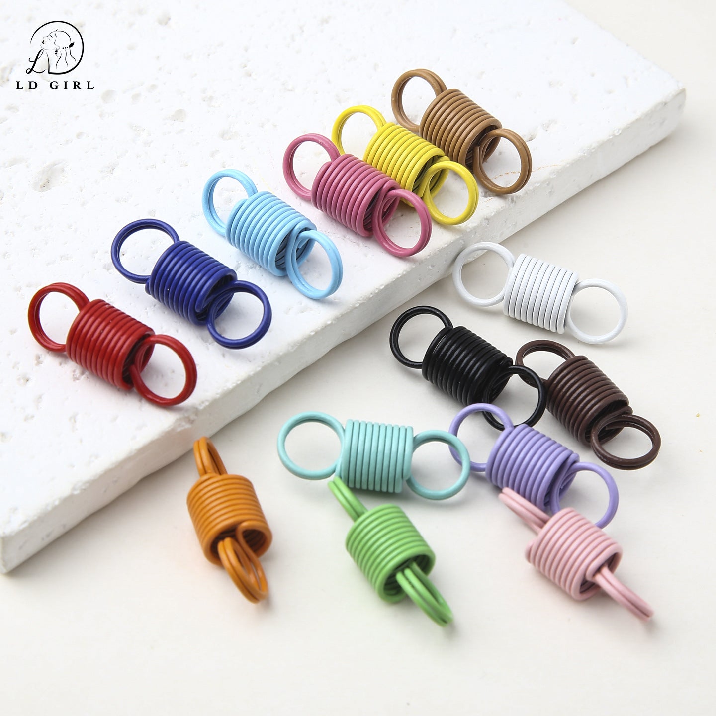 A tension spring connecting buckle, tension spring buckle, keychain pendant, spiral tension spring DIY jewelry accessories