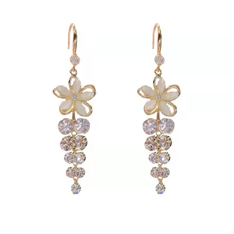 E12,925 Silver Needle Geometric Pearl Earrings G