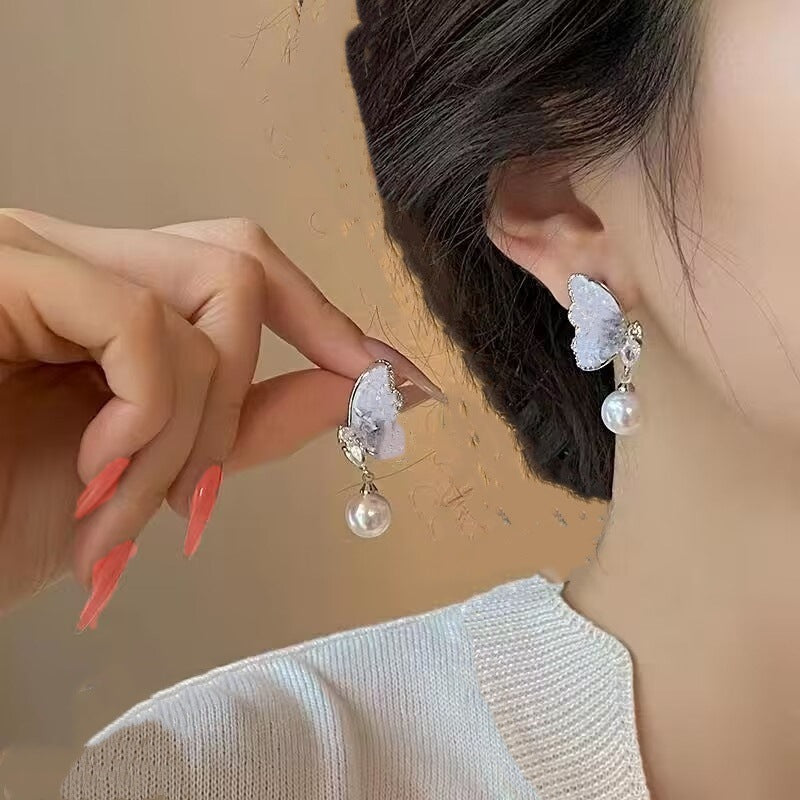 E13,925 Silver Needle Earrings D