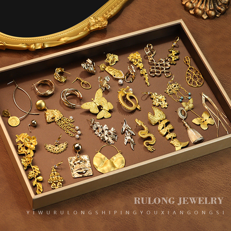 Gold flower earrings, fashionable commuting, versatile, stud earrings, light luxury earrings.