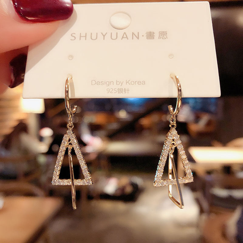 E13,925 Silver Needle Earrings D
