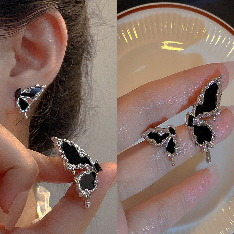 E13,925 Silver Needle Earrings D