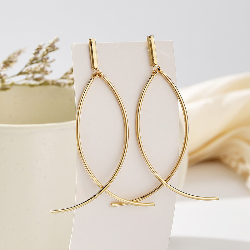 Gold flower earrings, fashionable commuting, versatile, stud earrings, light luxury earrings.