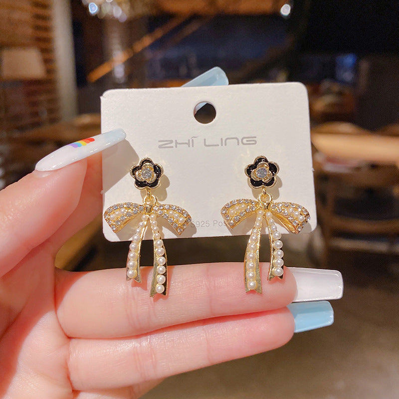 E13,925 Silver Needle Earrings D