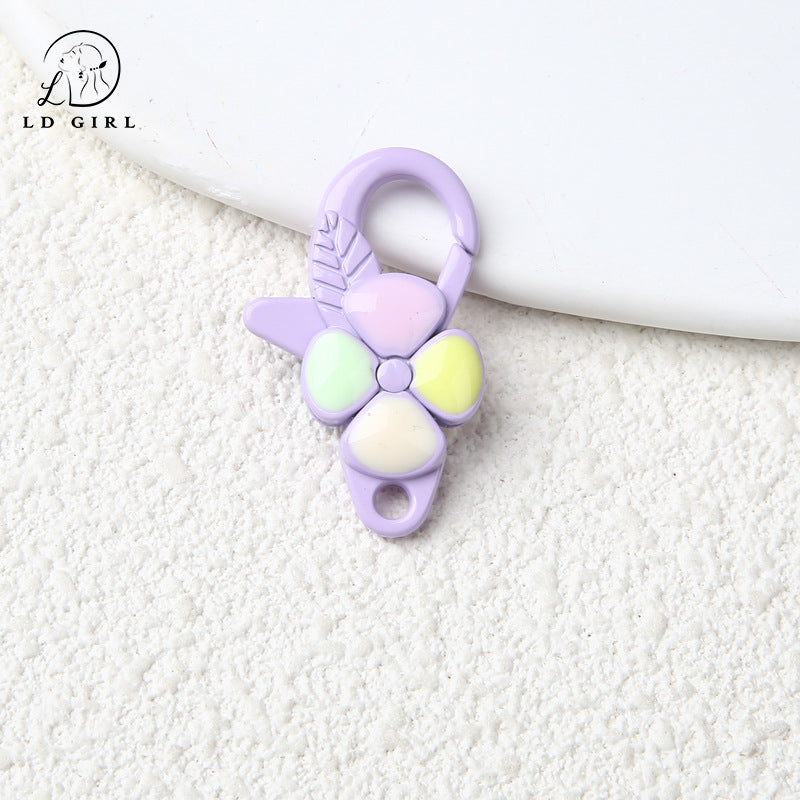 A Four-leaf clover spring buckle, hanging buckle, jewelry accessories, mobile phone chain, keychain