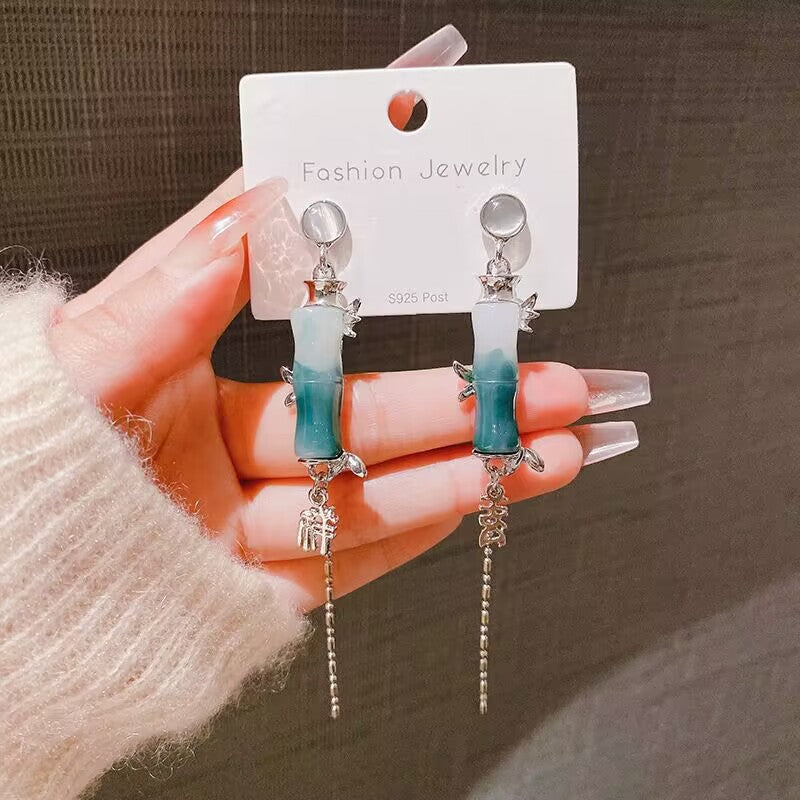 E14,925 Silver Needle Earrings B