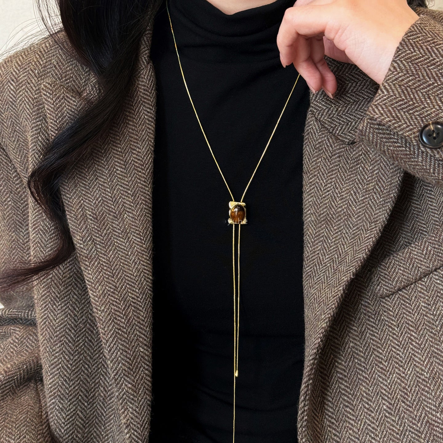 N1,Pendant necklace with long flowing chain