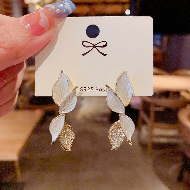 E15,925 Silver Needle Earrings  A