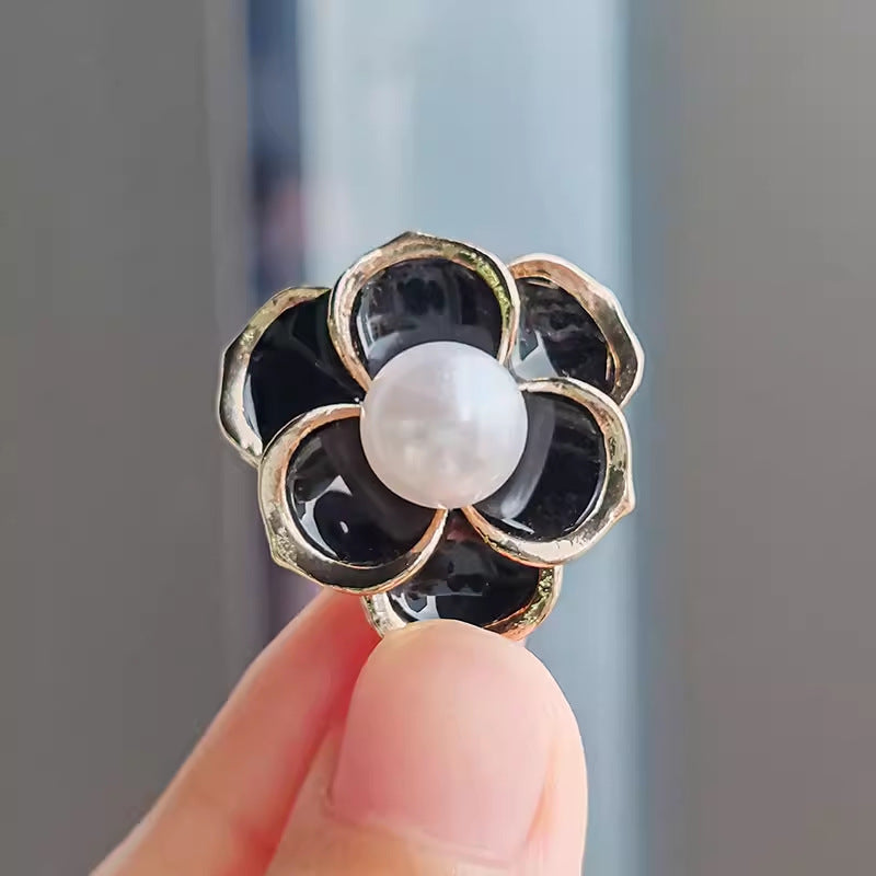 30-Type diamond-encrusted tulip, rose and other brooches