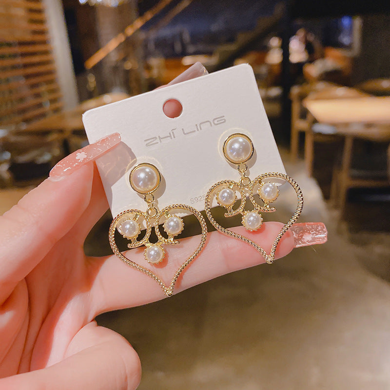 E15,925 Silver Needle Earrings  A