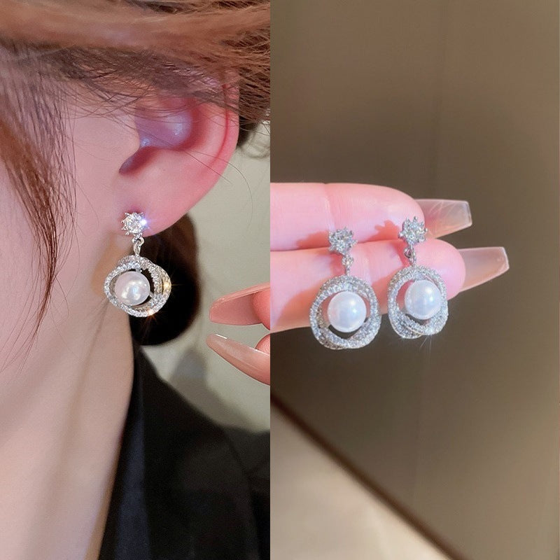 E13,925 Silver Needle Earrings D