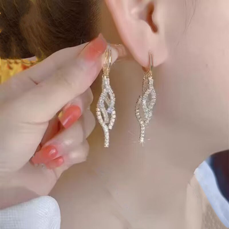 E13,925 Silver Needle Earrings D