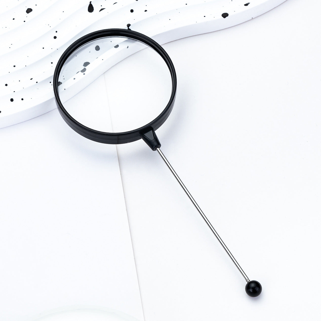 Reading hand-held magnifying glass, reading newspaper reader, expanding mirror creative DIY beaded magnifying glass